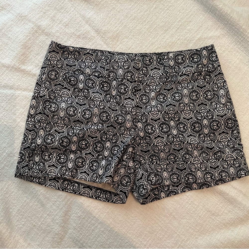 Elegant Black and White Women's Shorts (7th Avenue New York)